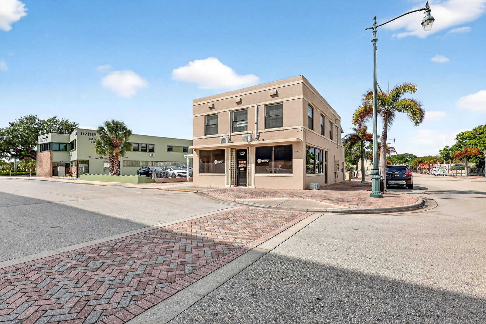 Mixed-use retail building, Fort Pierce, FL
